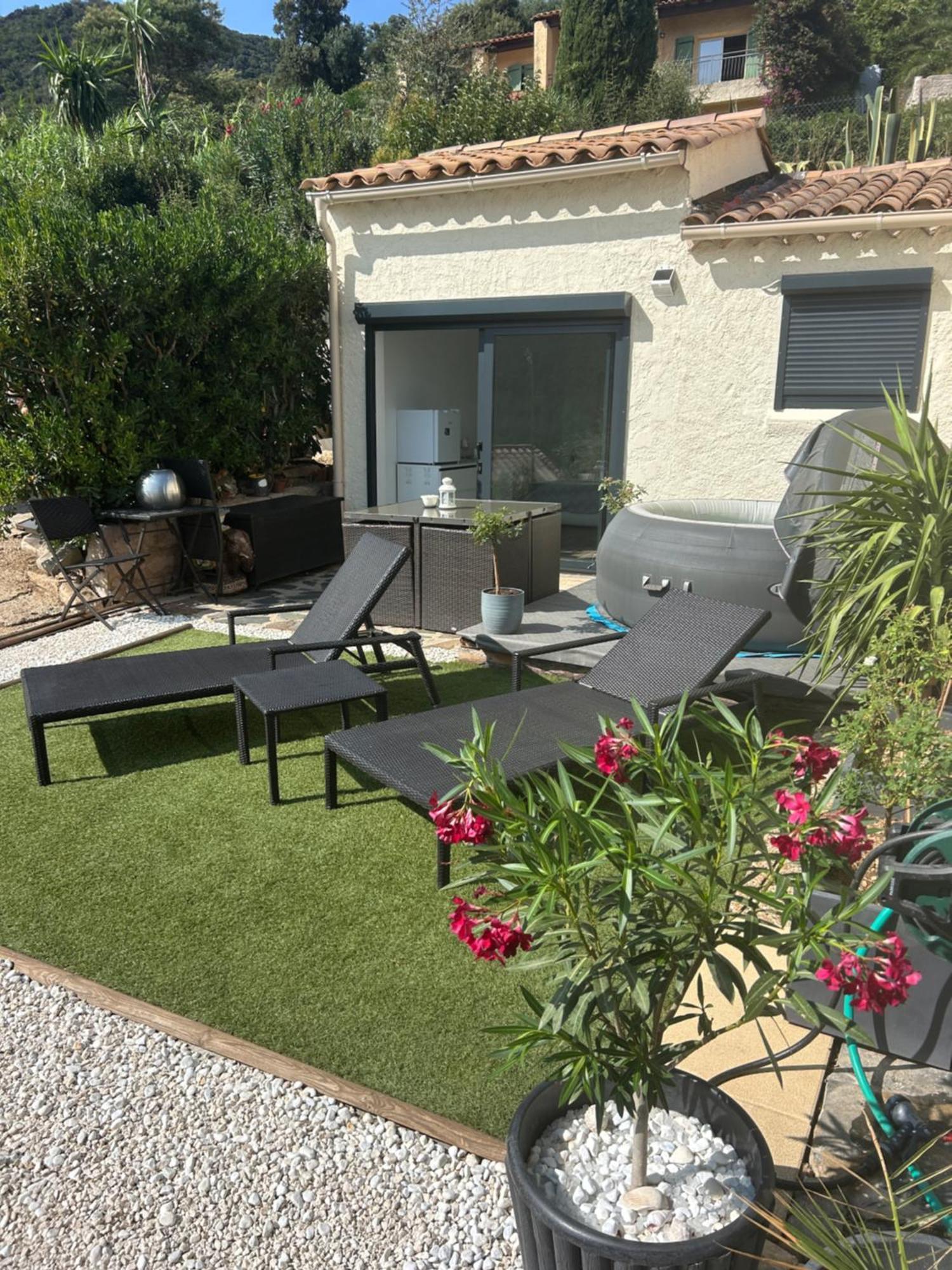 קבלייר-סור-מר Belle Chambre Privee Avec Le Jardin Privatif Et Le Jacuzzi מראה חיצוני תמונה